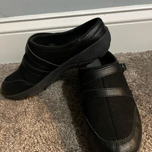 Easy Spirit Equinox Black Mules round toe buckle strap accents Size 7